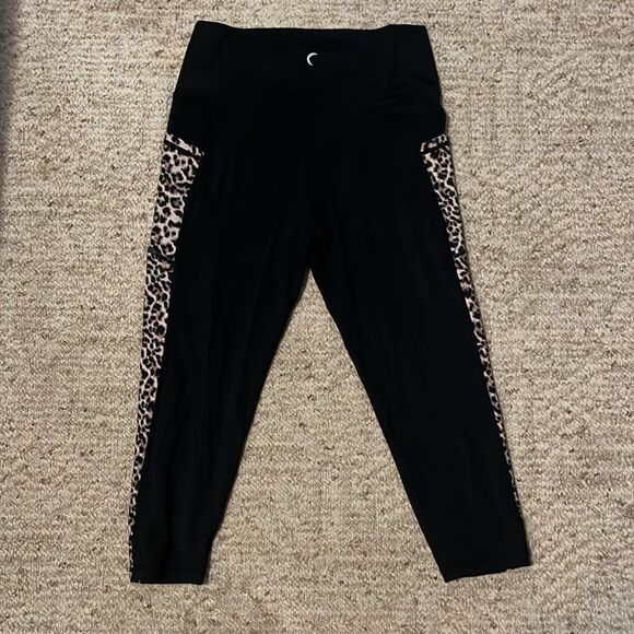 ZYIA Pants - ZYIA 14/16 BRILLIANT HI-RISE CROP LEOPARD PRINT WITH POCKETS